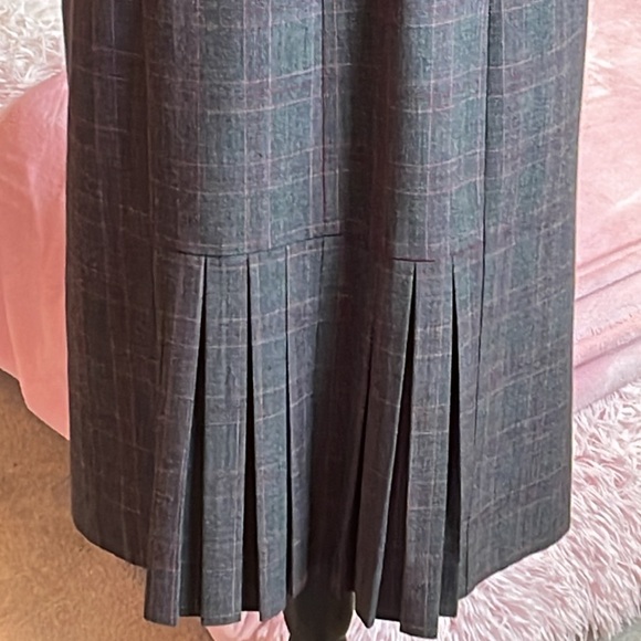 Such a Chic , Classy and Feminine Coat - Picture 10 of 15